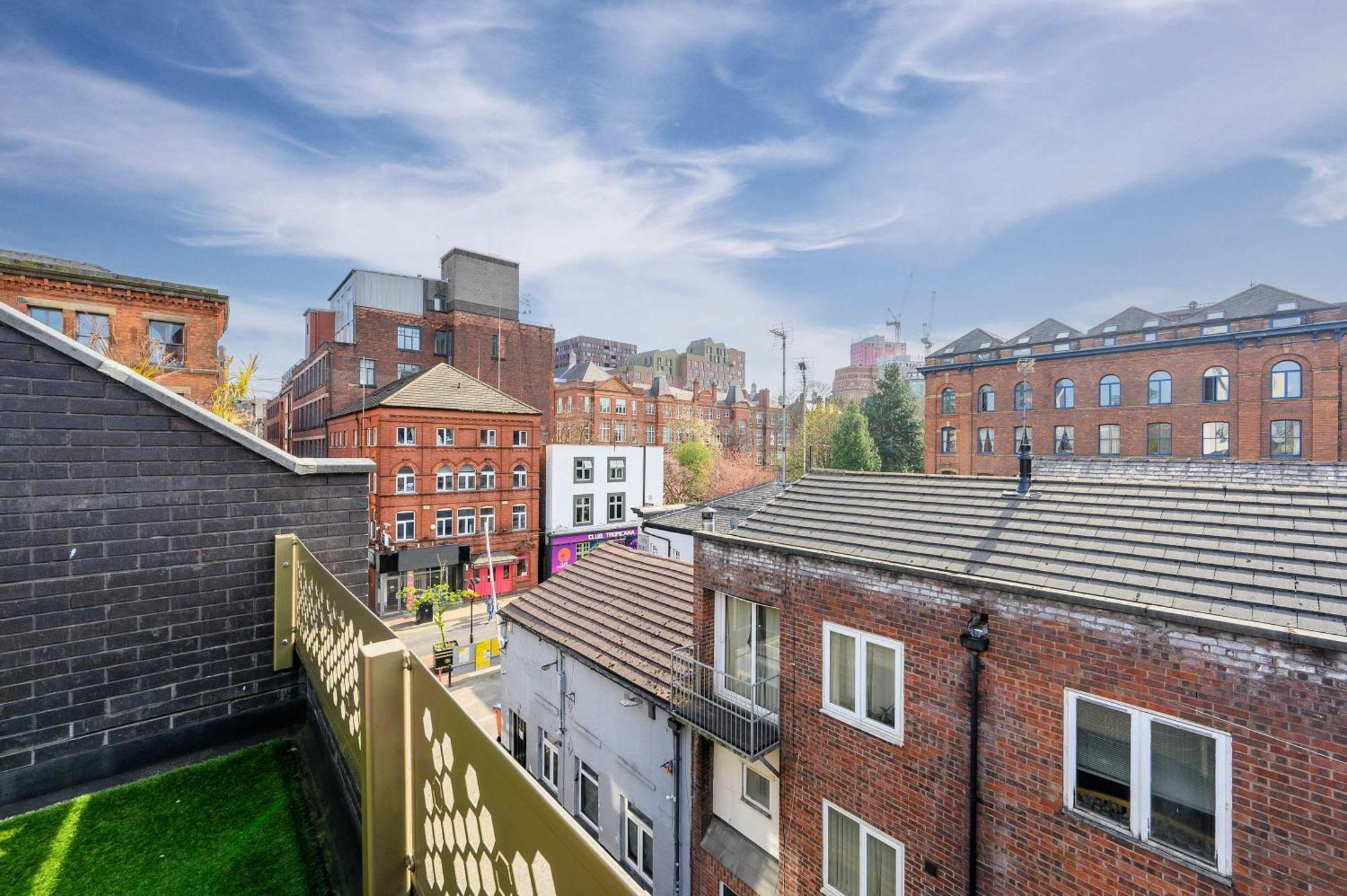 4 Bed Canal St Townhouse Free Parking, Manchester