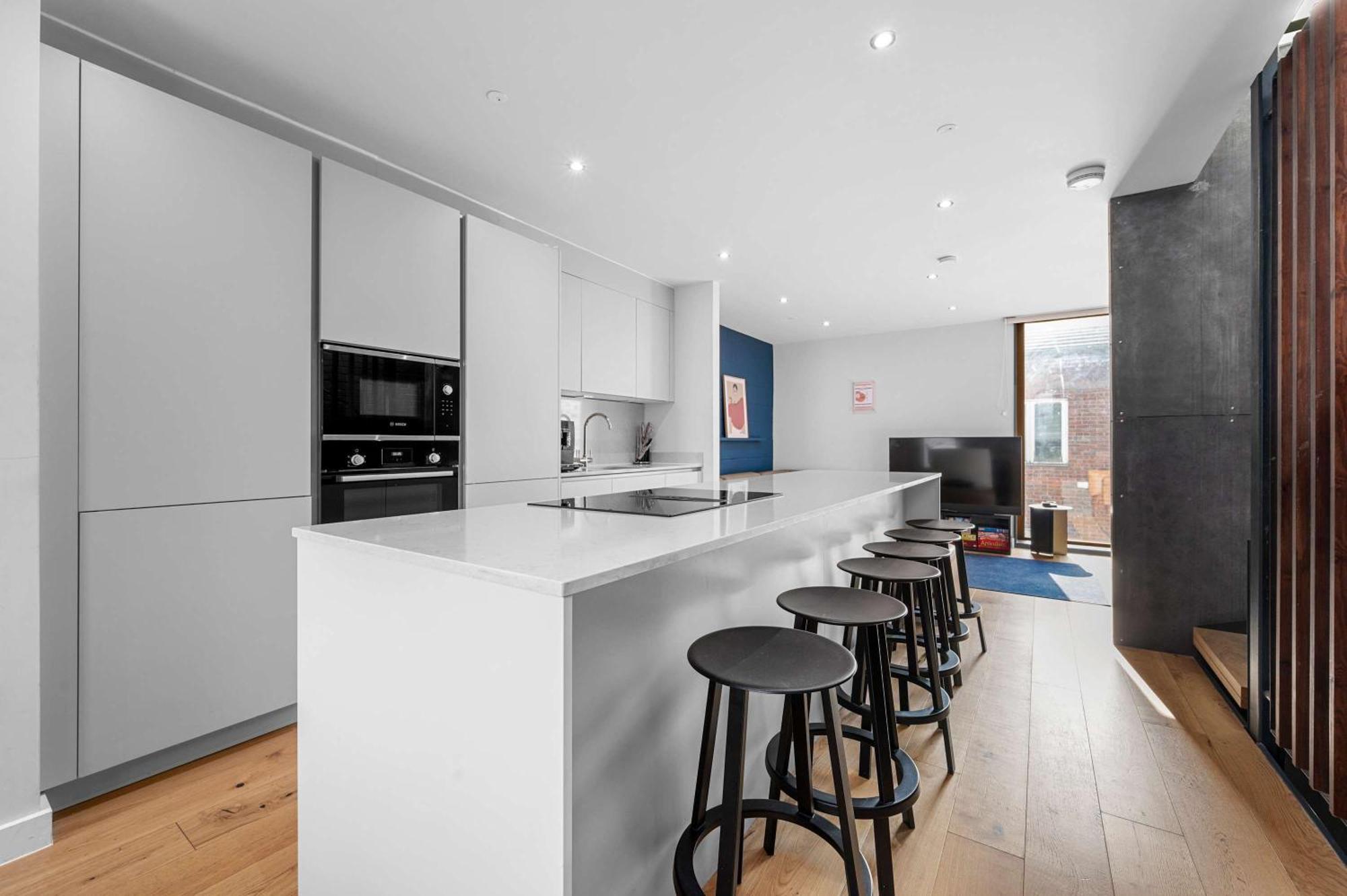 4 Bed Canal St Townhouse Free Parking — Photos 2