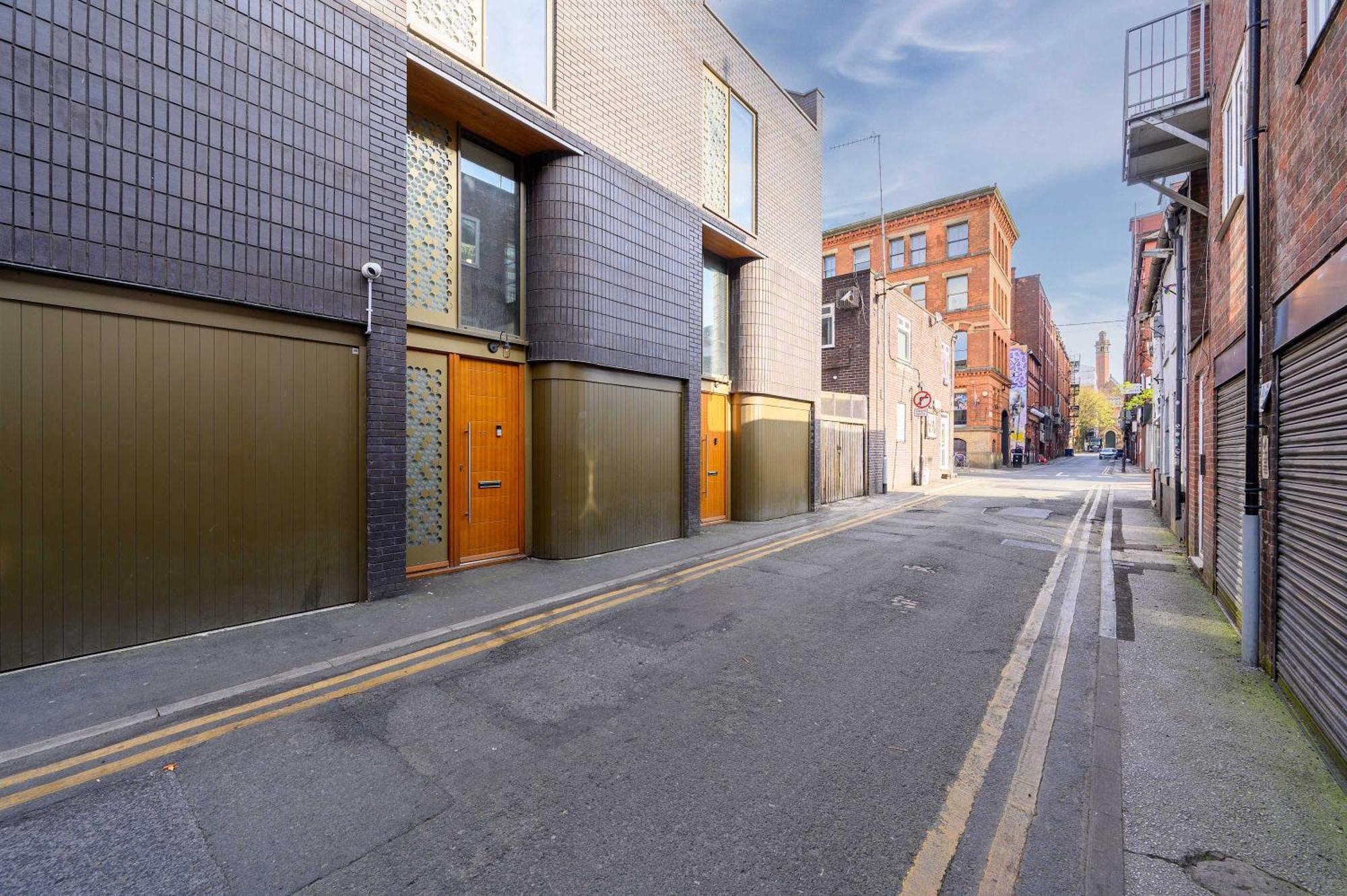 4 Bed Canal St Townhouse Free Parking — Photos 1